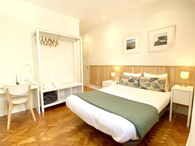 Home Out Rooms & Apartments image