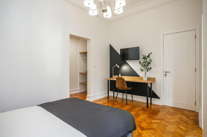Home Out Rooms & Apartments image