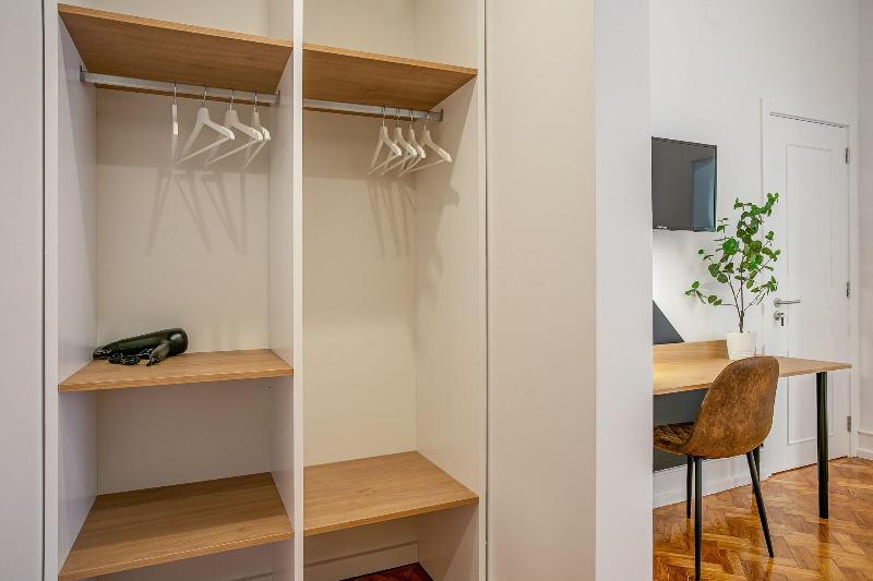 Home Out Rooms & Apartments image