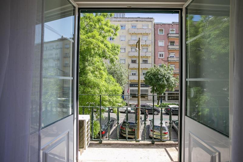Home Out Rooms & Apartments image
