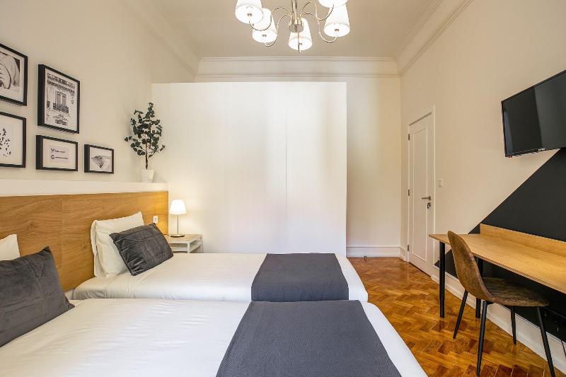 Home Out Rooms & Apartments image