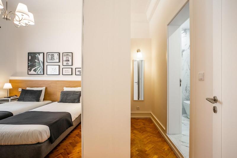 Home Out Rooms & Apartments image