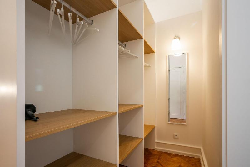 Home Out Rooms & Apartments image