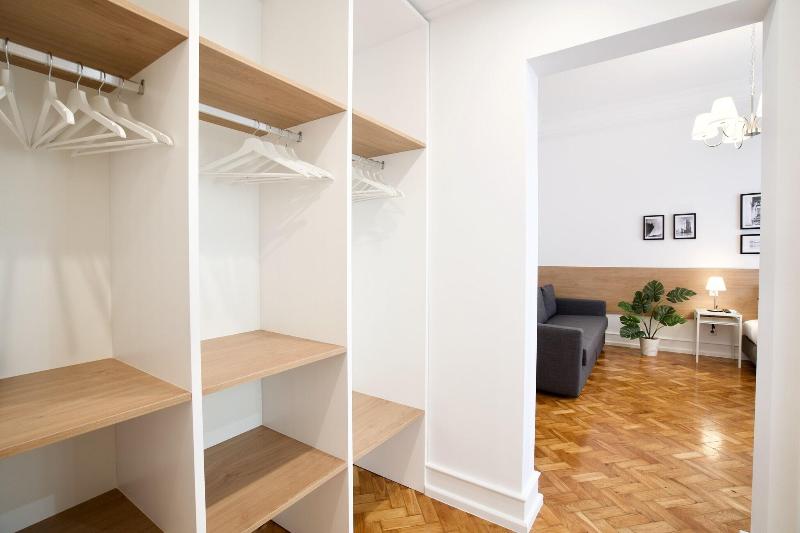 Home Out Rooms & Apartments image