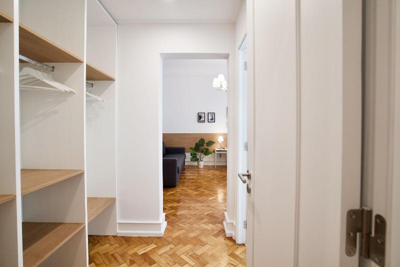 Home Out Rooms & Apartments image