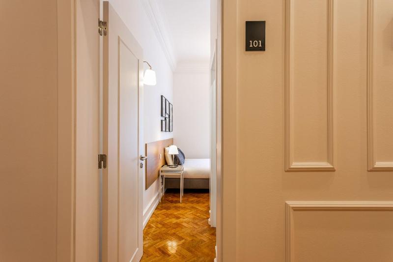 Home Out Rooms & Apartments image