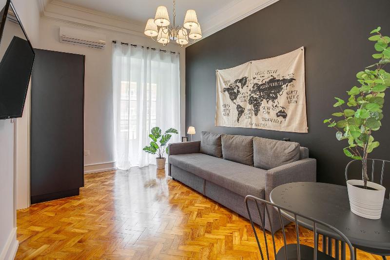 Home Out Rooms & Apartments image