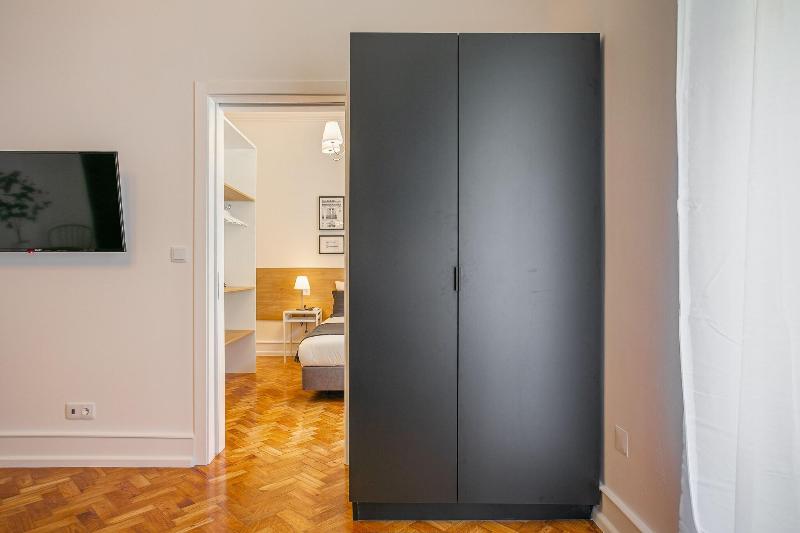 Home Out Rooms & Apartments image