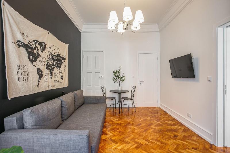 Home Out Rooms & Apartments image