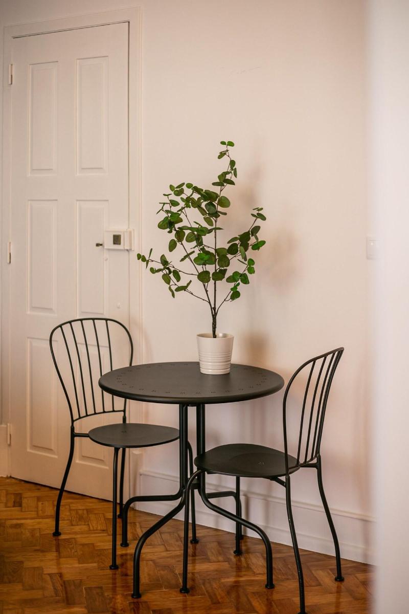 Home Out Rooms & Apartments image