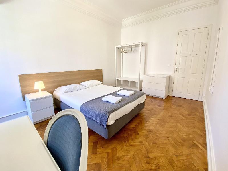 Home Out Rooms & Apartments image