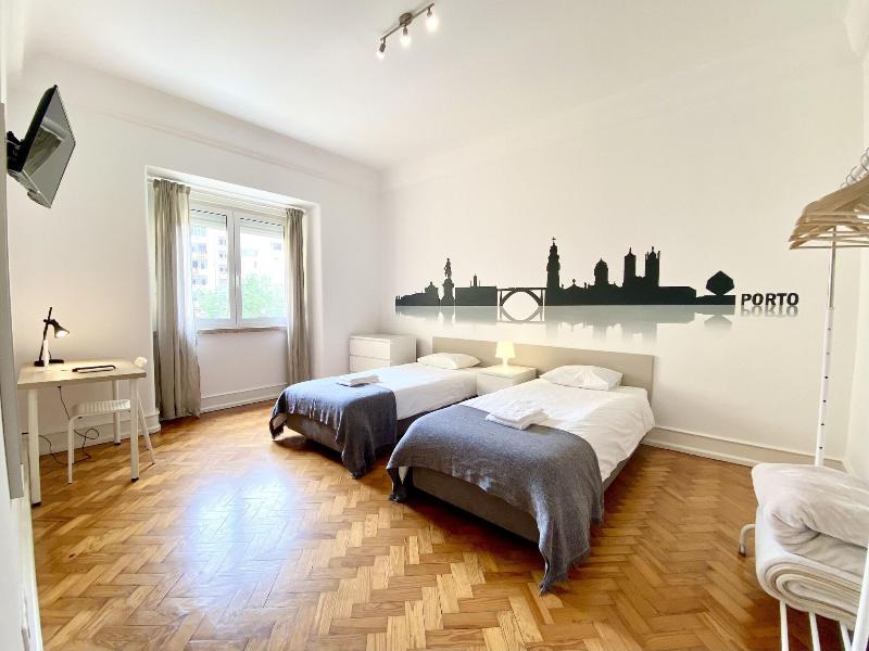 Home Out Rooms & Apartments image