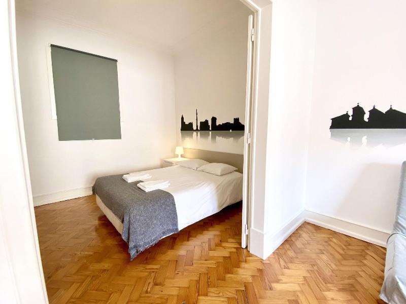 Home Out Rooms & Apartments image