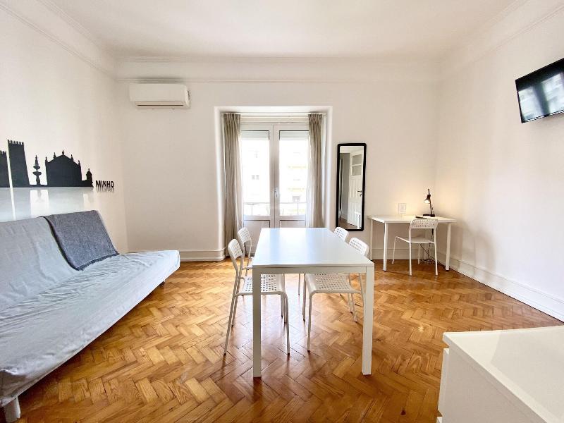 Home Out Rooms & Apartments image