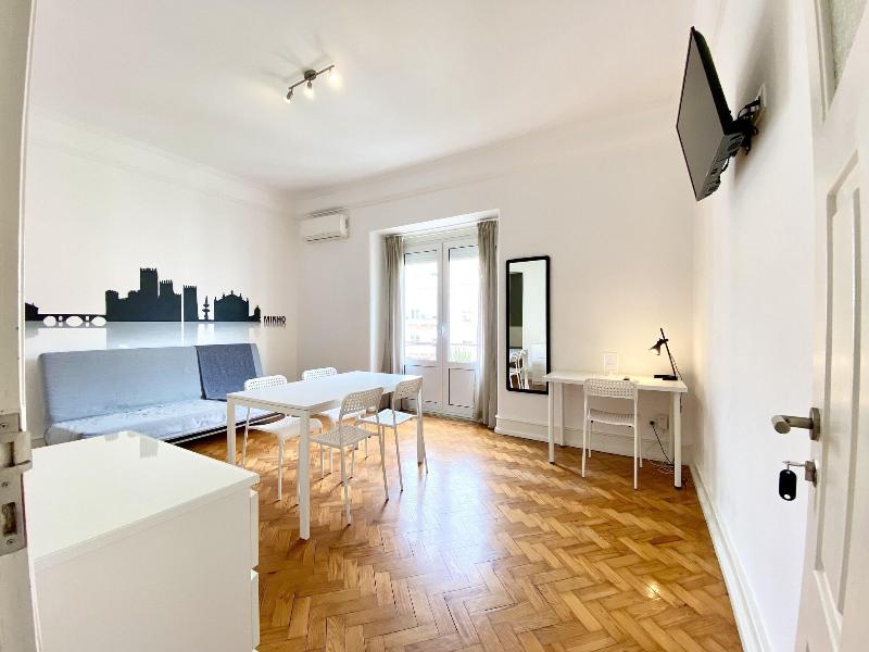 Home Out Rooms & Apartments image