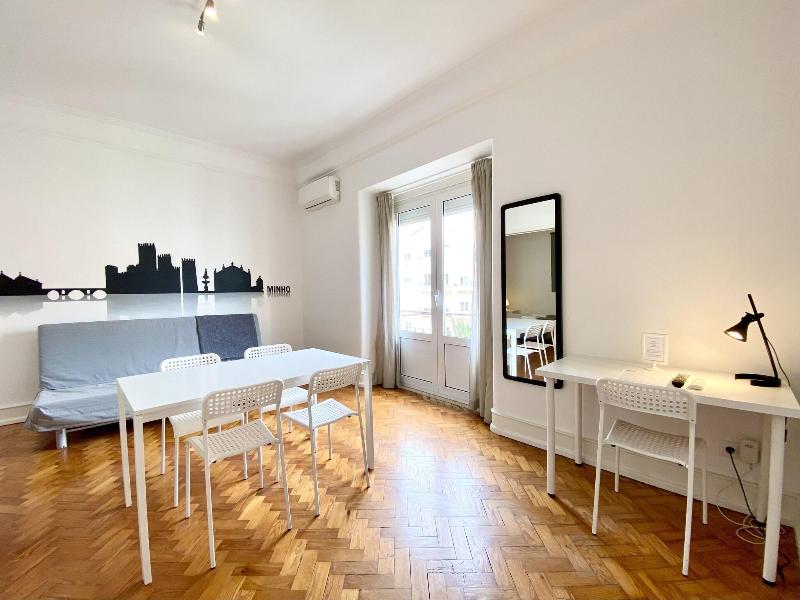 Home Out Rooms & Apartments image