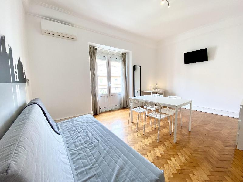 Home Out Rooms & Apartments image