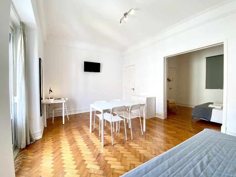 Home Out Rooms & Apartments image
