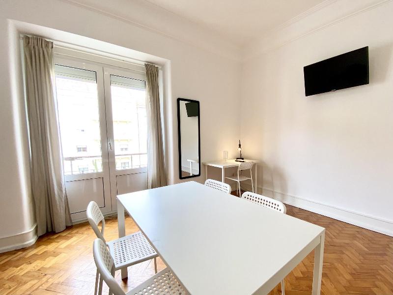 Home Out Rooms & Apartments image