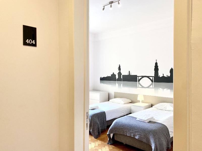 Home Out Rooms & Apartments image