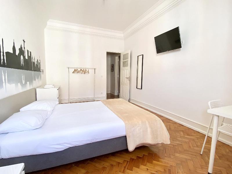 Home Out Rooms & Apartments image