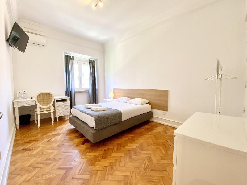Home Out Rooms & Apartments image