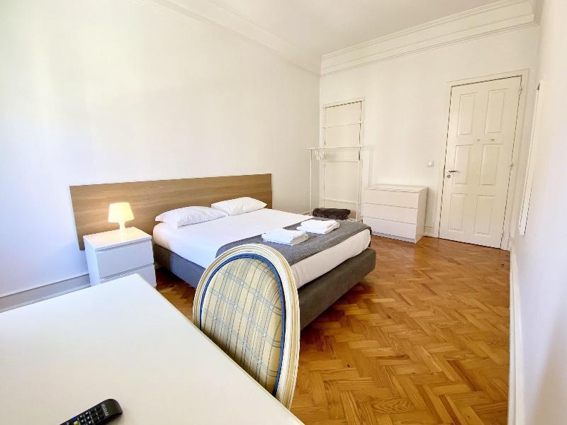 Home Out Rooms & Apartments image