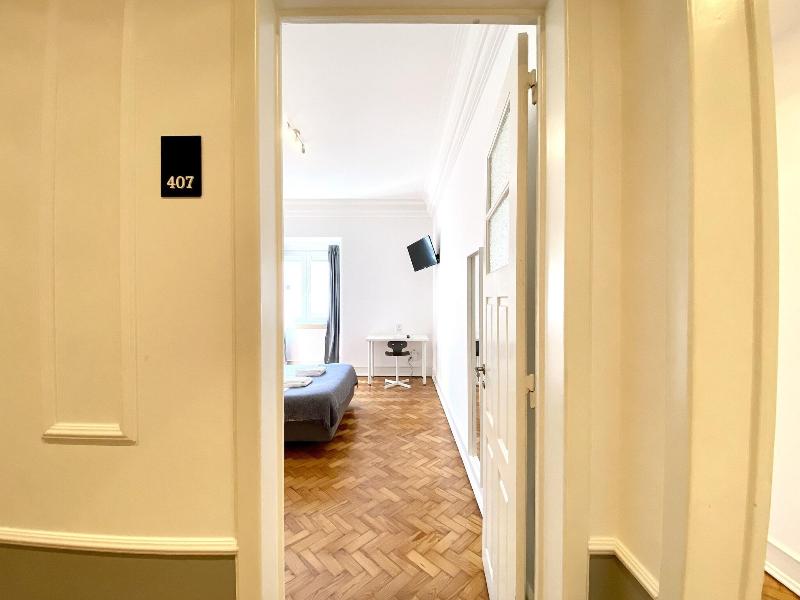 Home Out Rooms & Apartments image