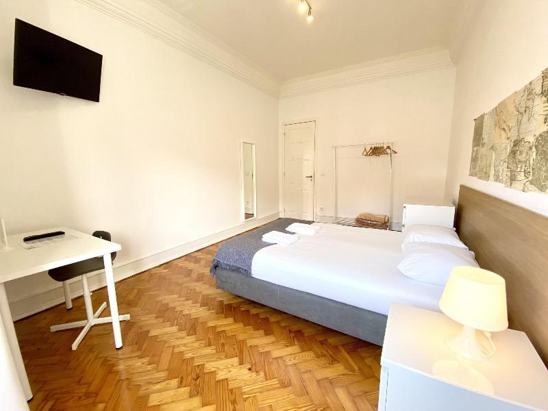 Home Out Rooms & Apartments image