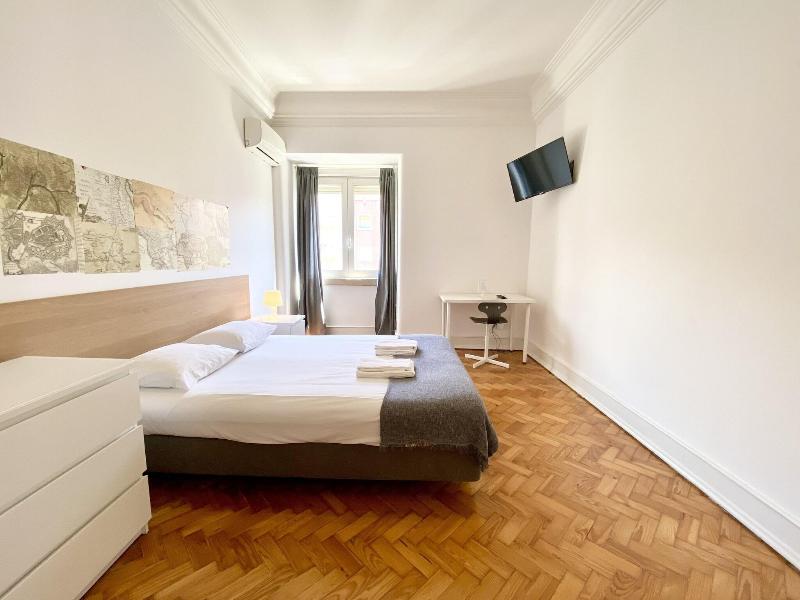 Home Out Rooms & Apartments image