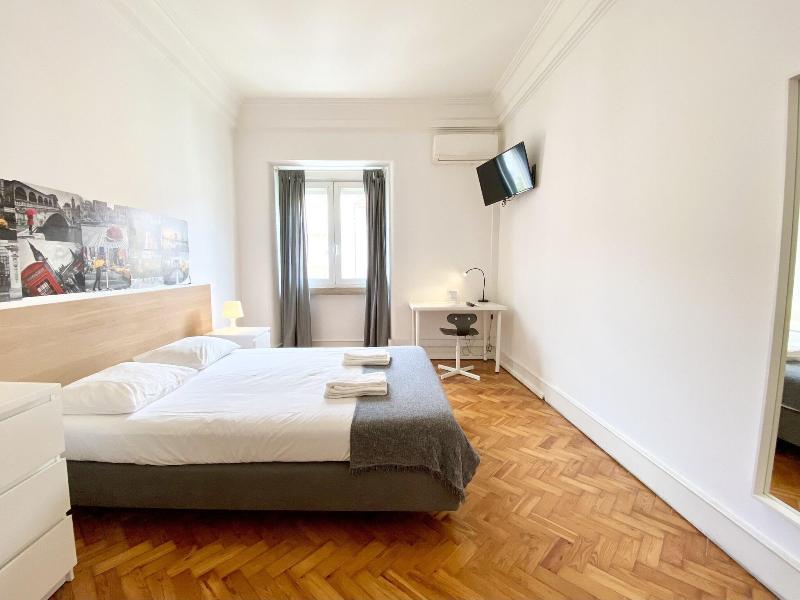 Home Out Rooms & Apartments image