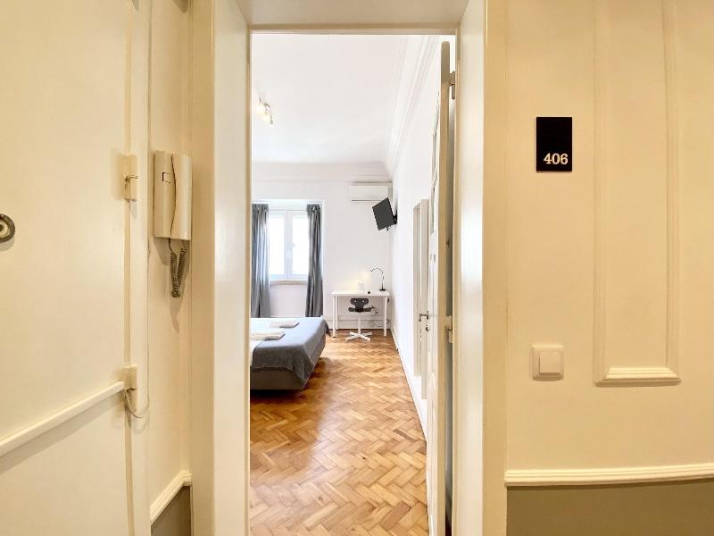 Home Out Rooms & Apartments image