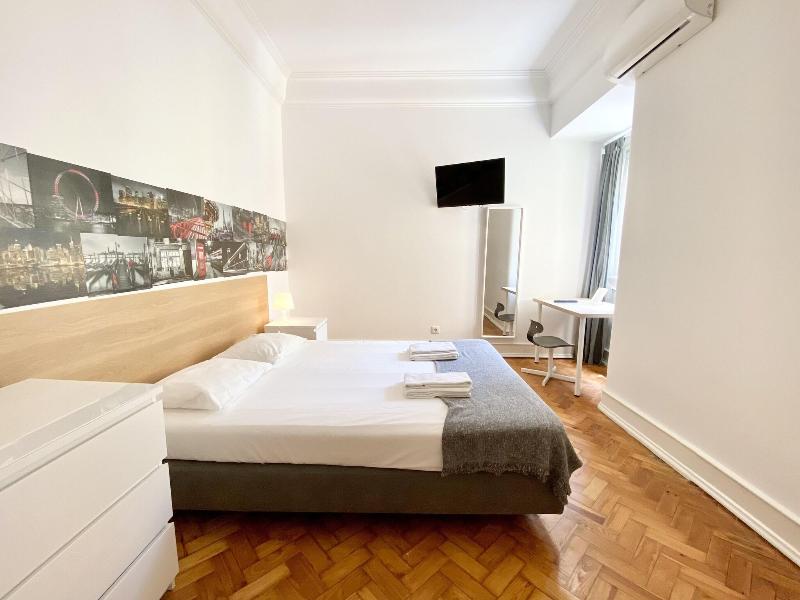 Home Out Rooms & Apartments image