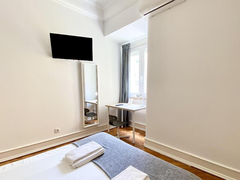 Home Out Rooms & Apartments image