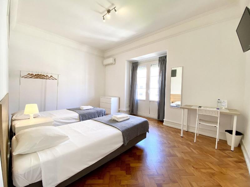 Home Out Rooms & Apartments image