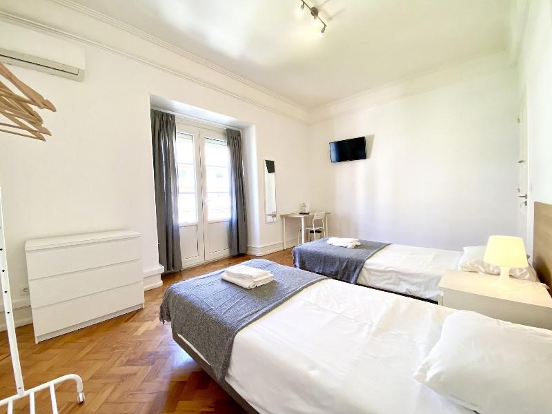 Home Out Rooms & Apartments image