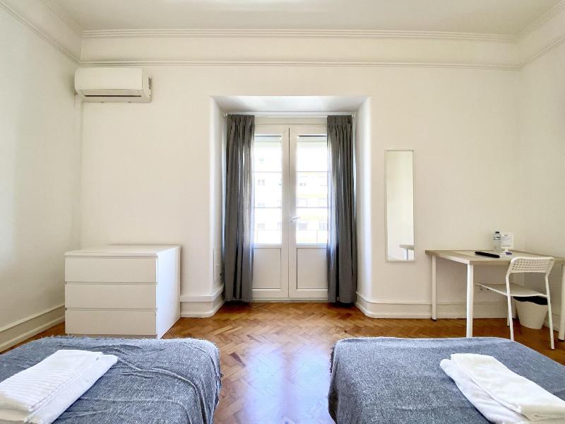 Home Out Rooms & Apartments image