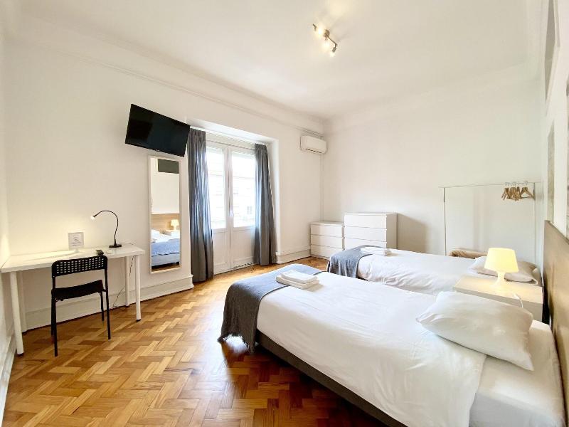 Home Out Rooms & Apartments image