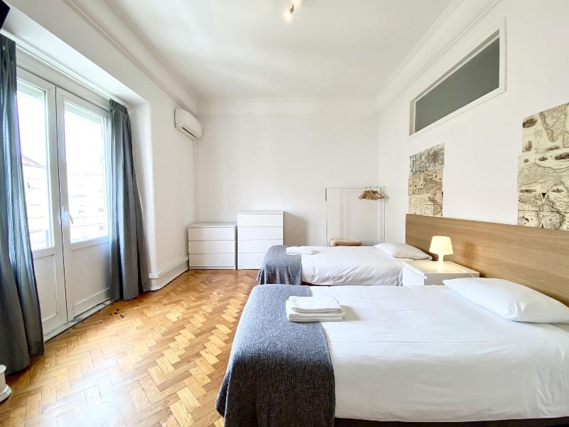 Home Out Rooms & Apartments image