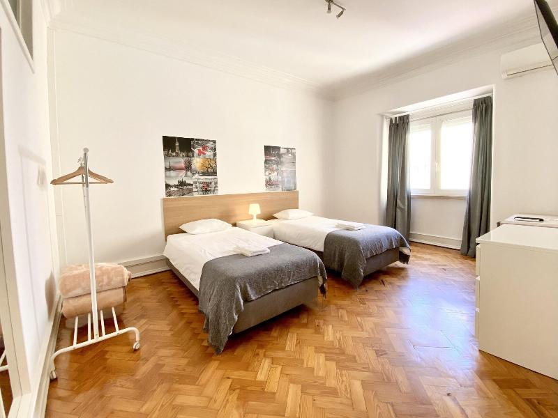 Home Out Rooms & Apartments image