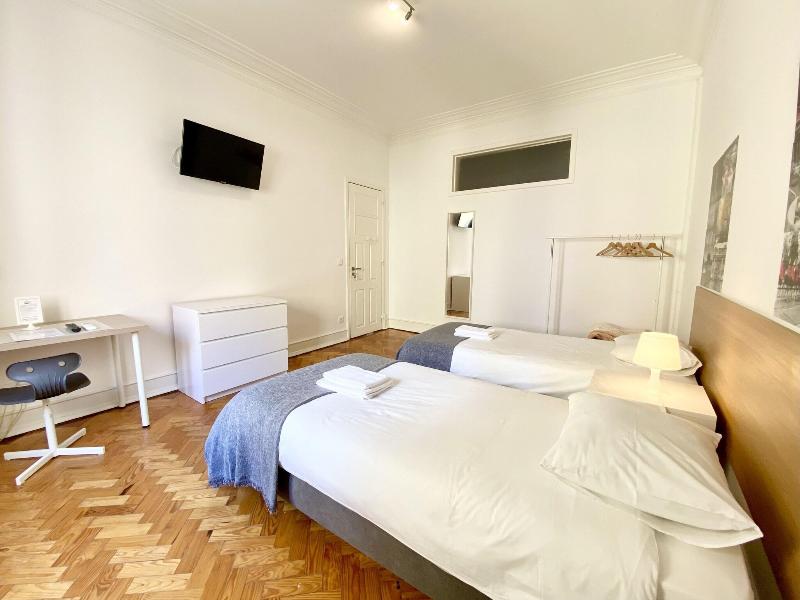 Home Out Rooms & Apartments image