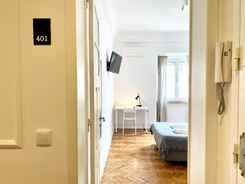 Home Out Rooms & Apartments image