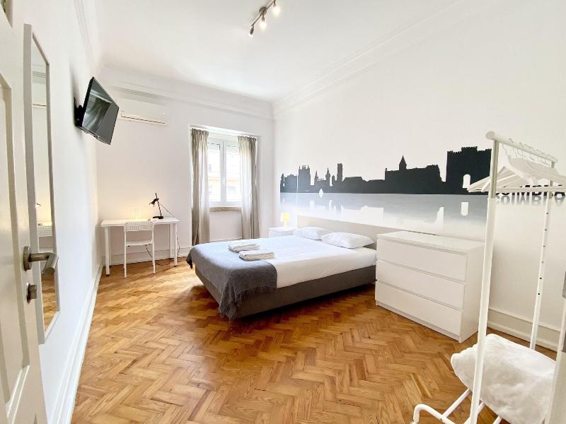 Home Out Rooms & Apartments image
