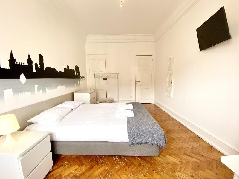 Home Out Rooms & Apartments image