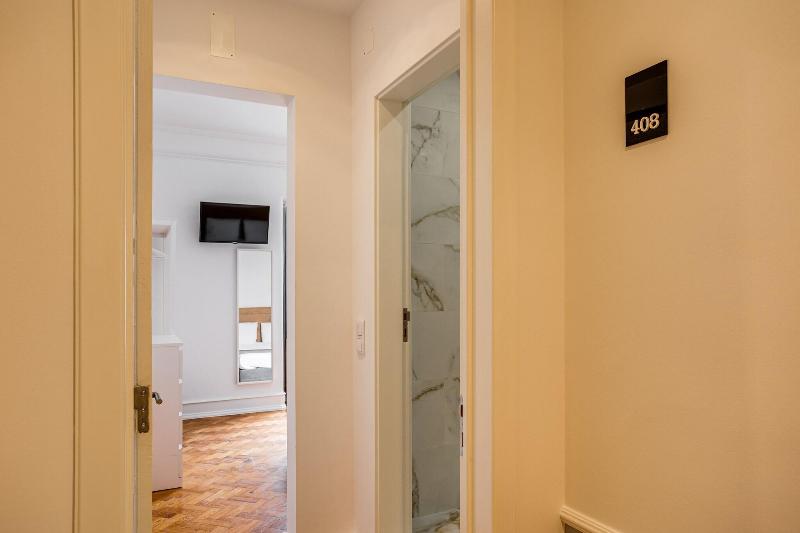 Home Out Rooms & Apartments image