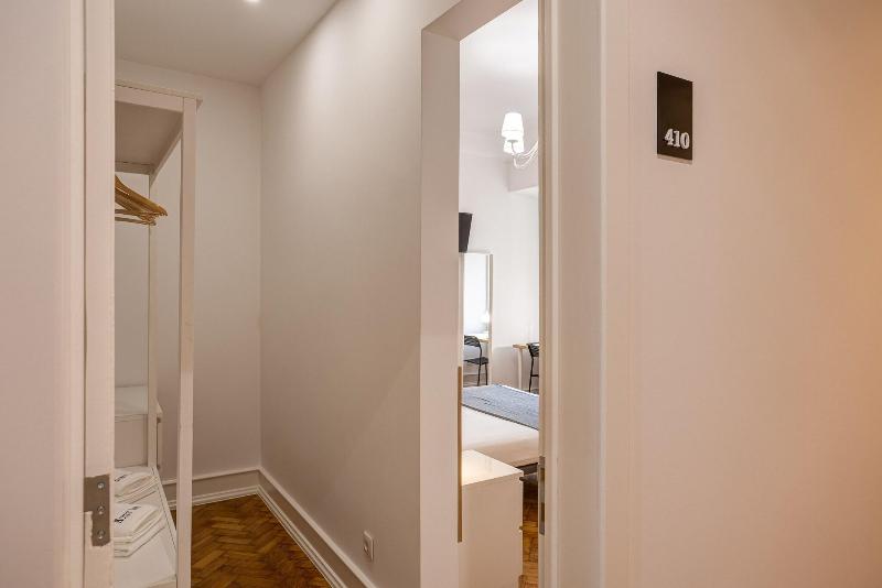 Home Out Rooms & Apartments image