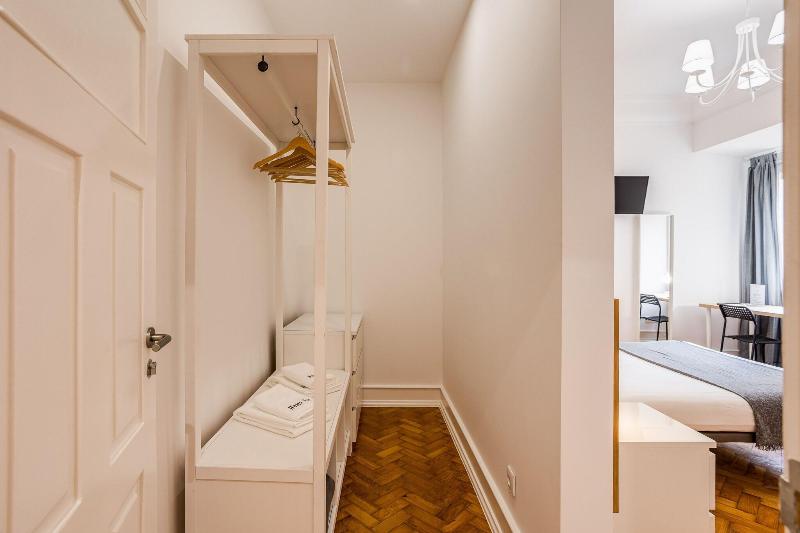 Home Out Rooms & Apartments image