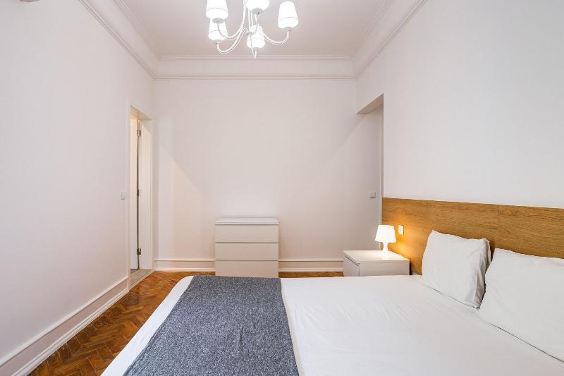 Home Out Rooms & Apartments image