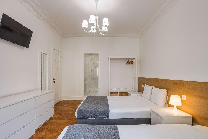 Home Out Rooms & Apartments image