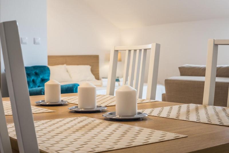 Home Out Rooms & Apartments image